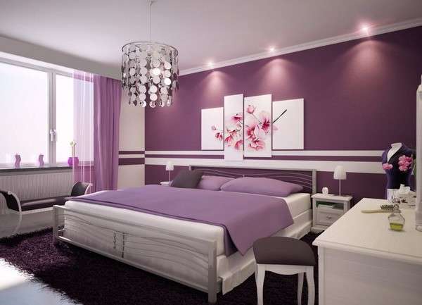 Camera con pareti viola