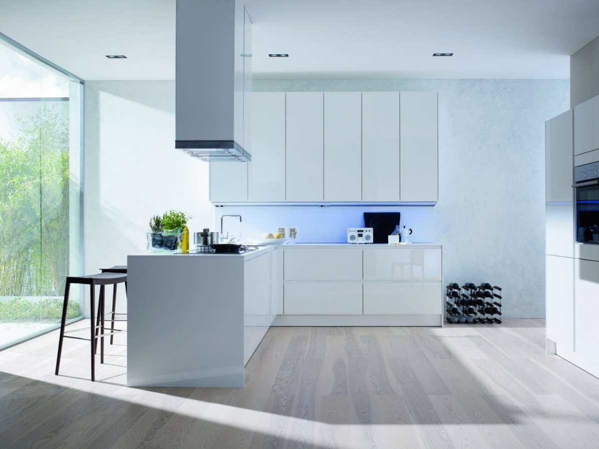 Cucina di lusso moderna bianco brillante