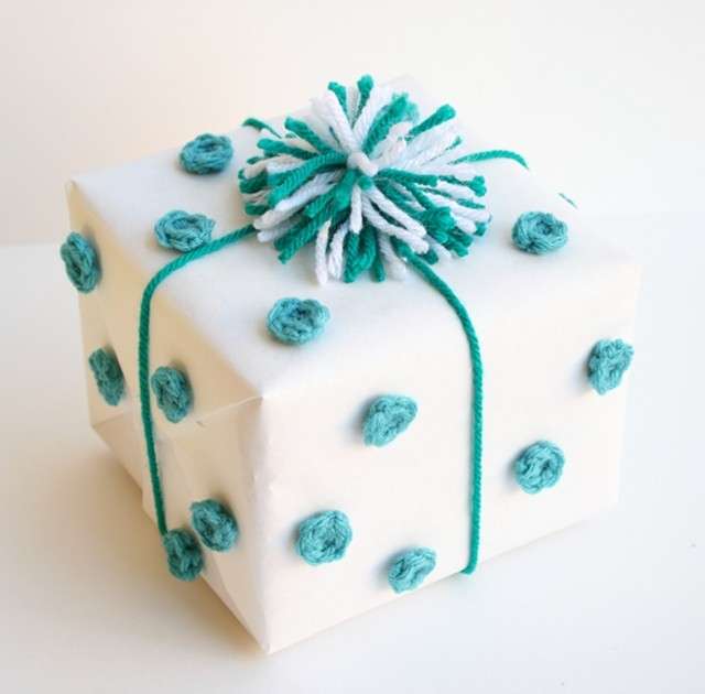 Pacco regalo bianco e azzurro