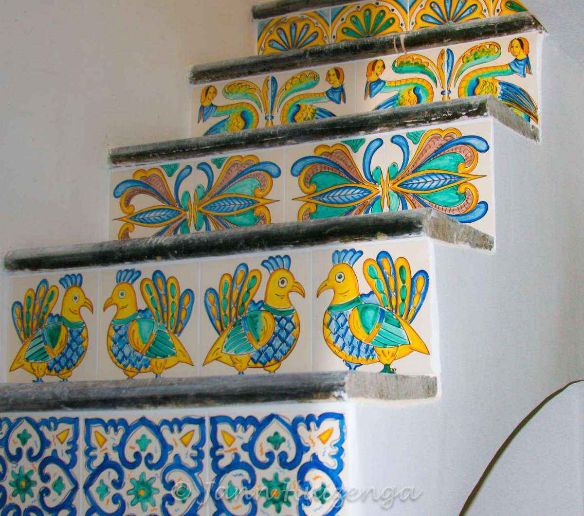 Piastrelle decorate per le scale