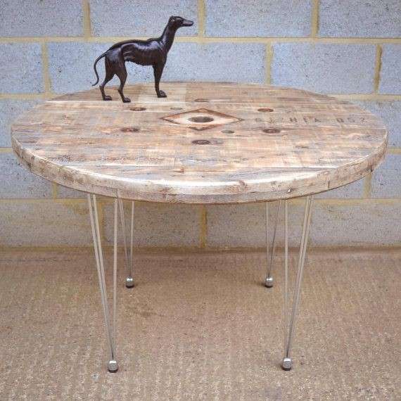 Tavolo in legno e metallo 