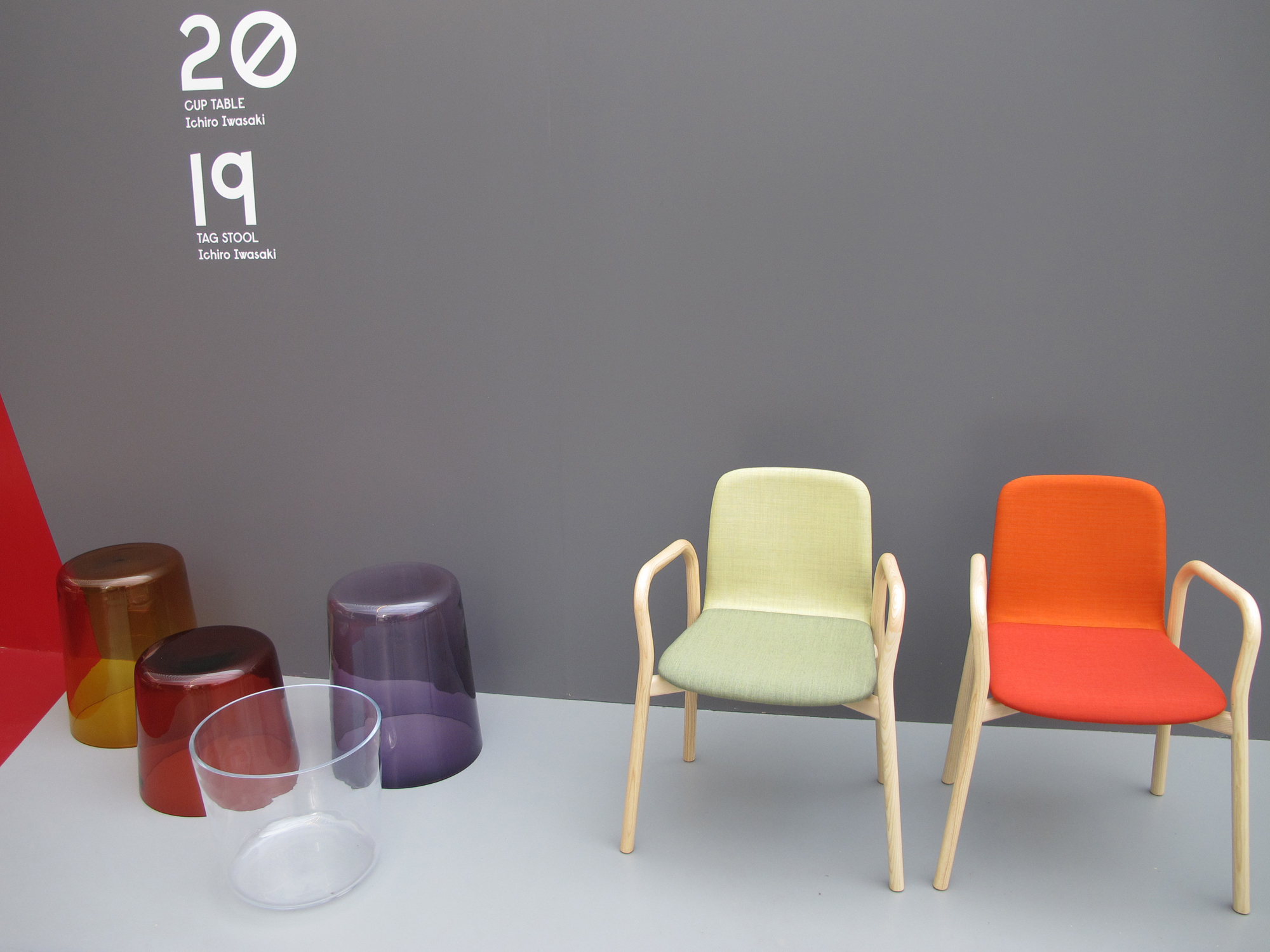 Cup Table e Two Tone Chair by Ichiro Iwasaki per Discipline