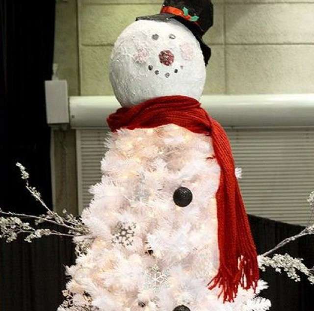 Albero di Natale a mò di pupazzo di neve