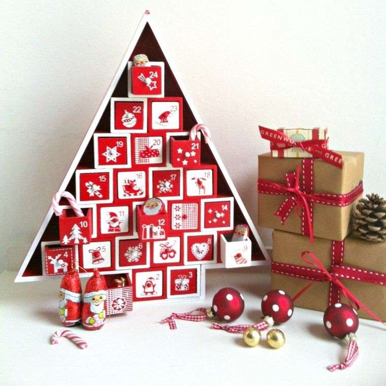 Albero di Natale con calendario dell'Avvento