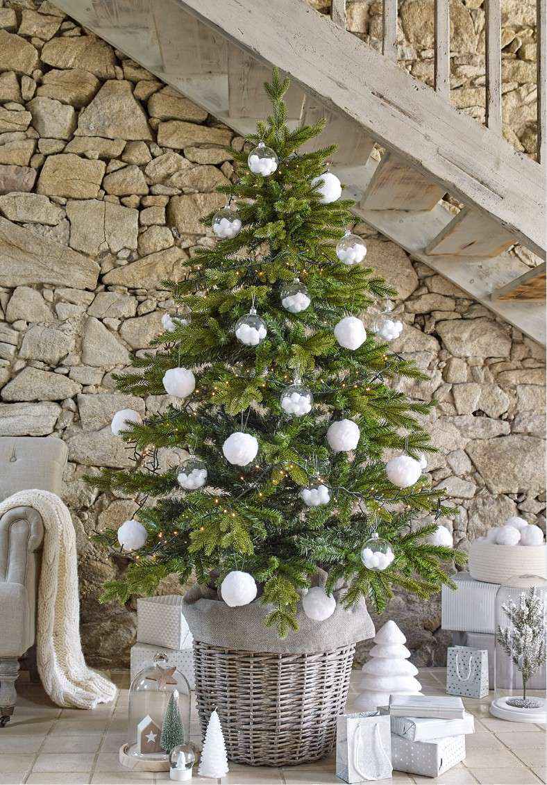 Albero in cesta di vimini 