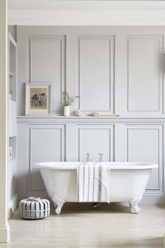 Bagno con boiserie