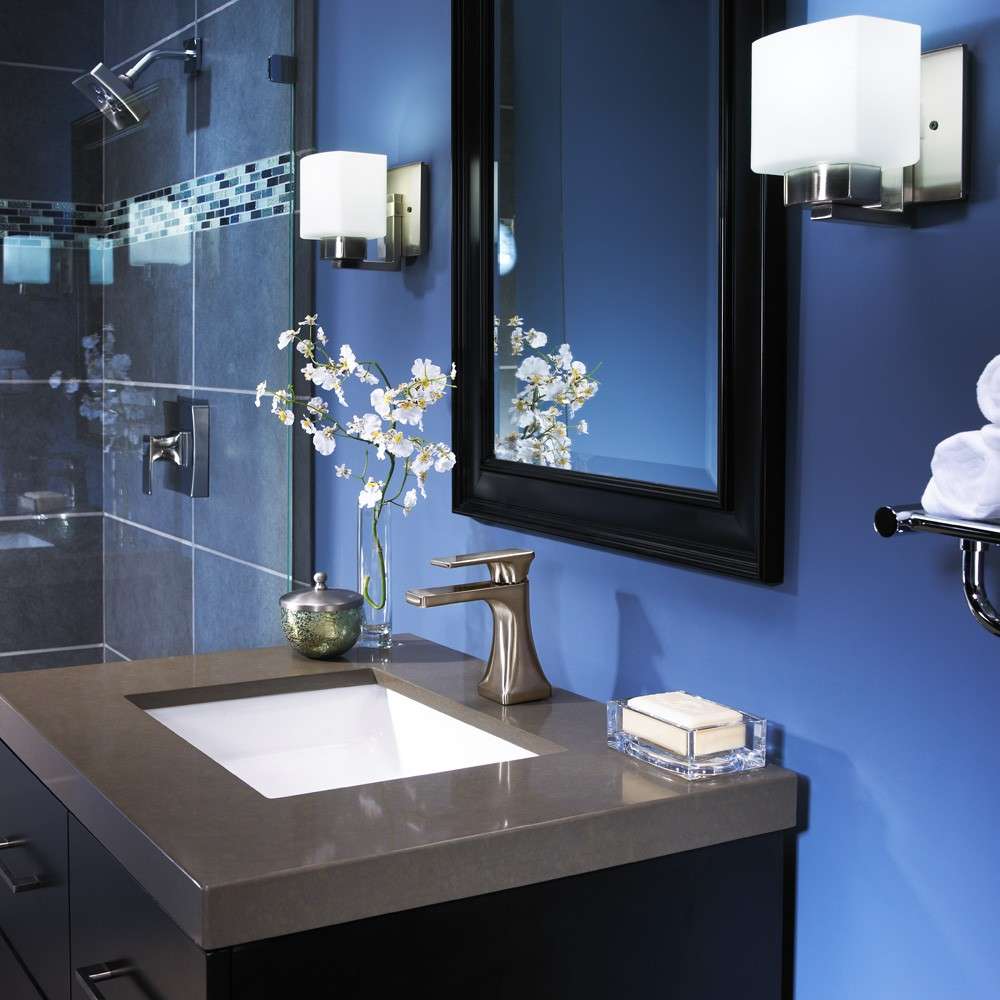 Bagno in blu e antracite