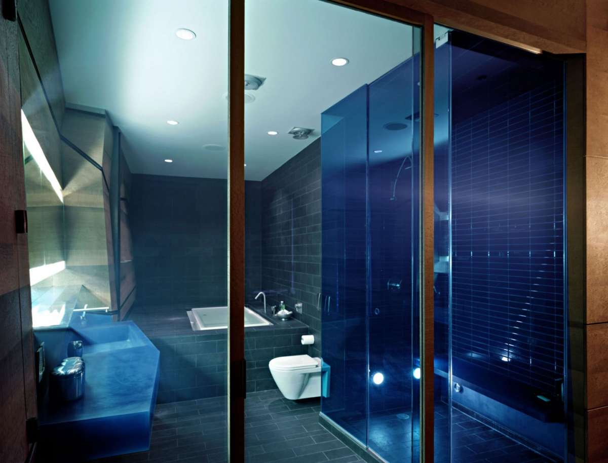 Bagno in blu notte
