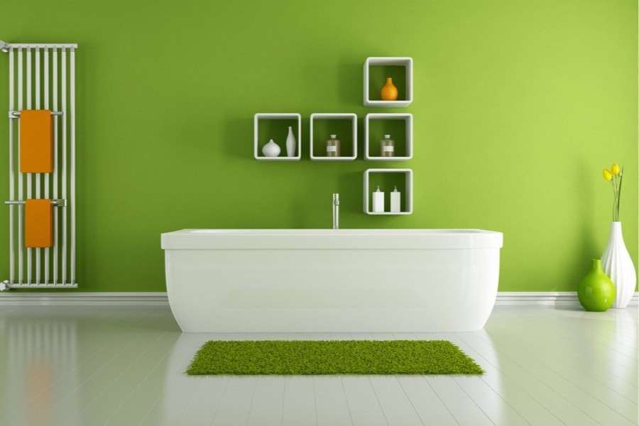Bagno moderno con parete verde