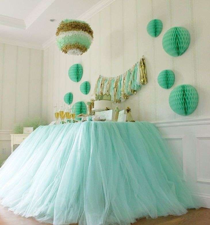 Buffet decorato con tulle