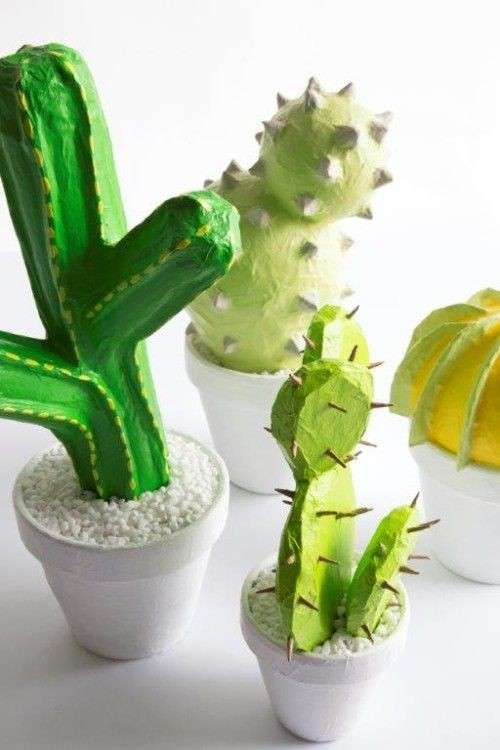 Cactus decorativi di carta