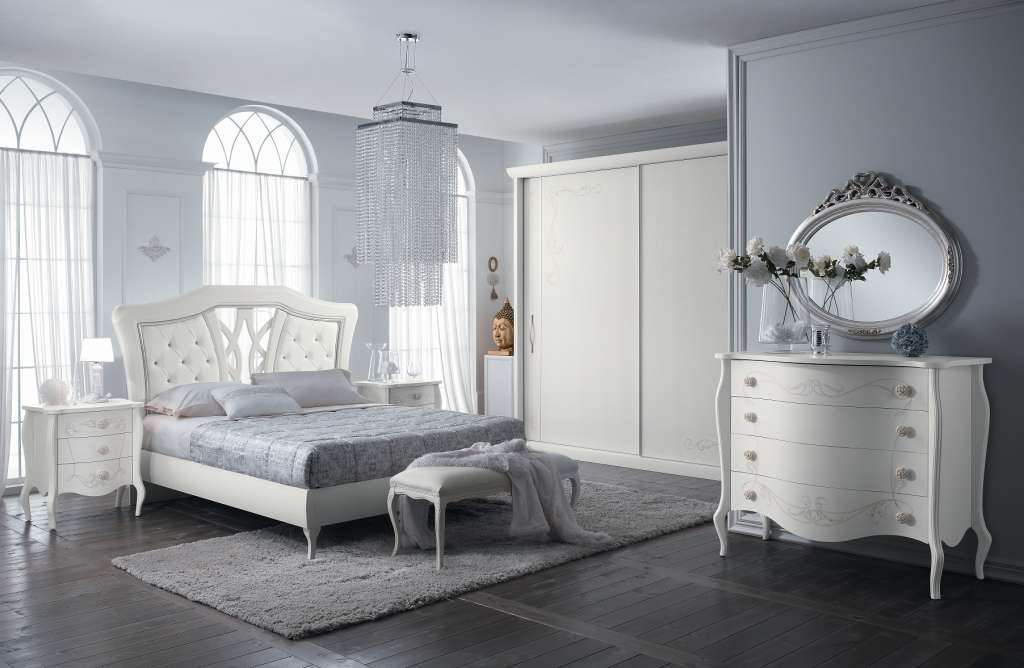 Camera da letto in stile classico