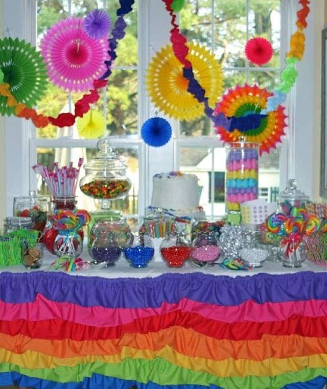 Caramelle colorate per decorare la tavola per buffet