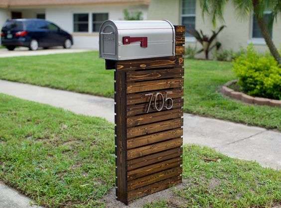 Cassetta della posta in legno