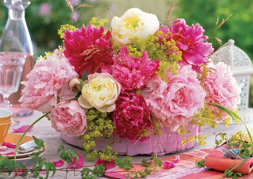 Centrotavola con fiori fucsia e rosa