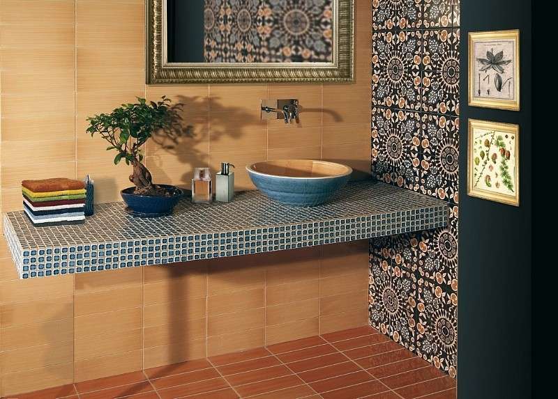 Ceramiche di Vietri in bagno