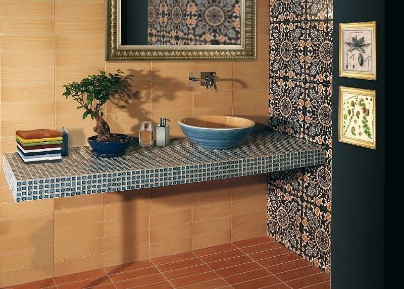 Ceramiche di Vietri in bagno