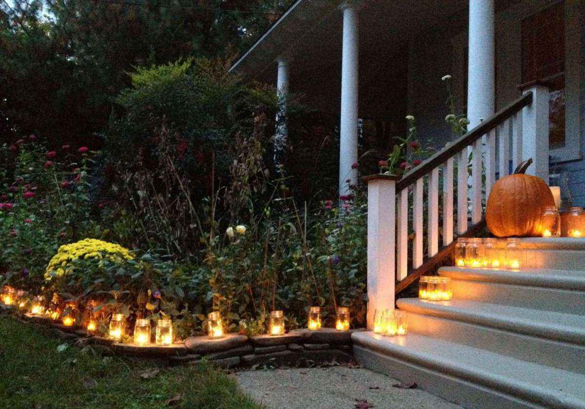 Come illuminare l'ingresso per Halloween