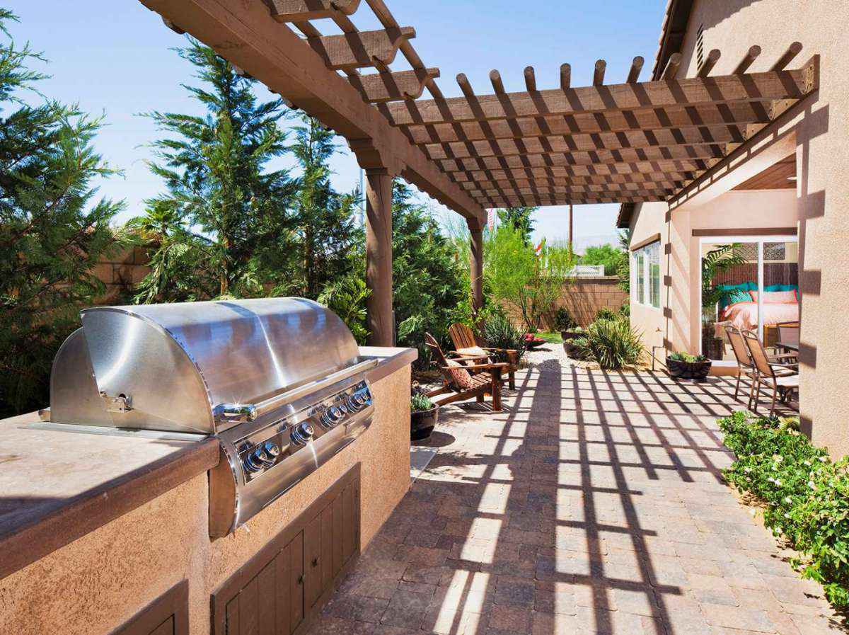 Come organizzatre il giardino per un barbecue