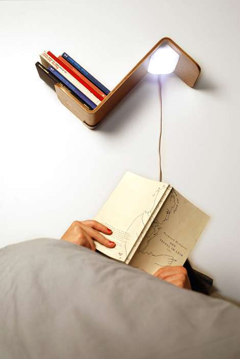 Comodino sopra al letto