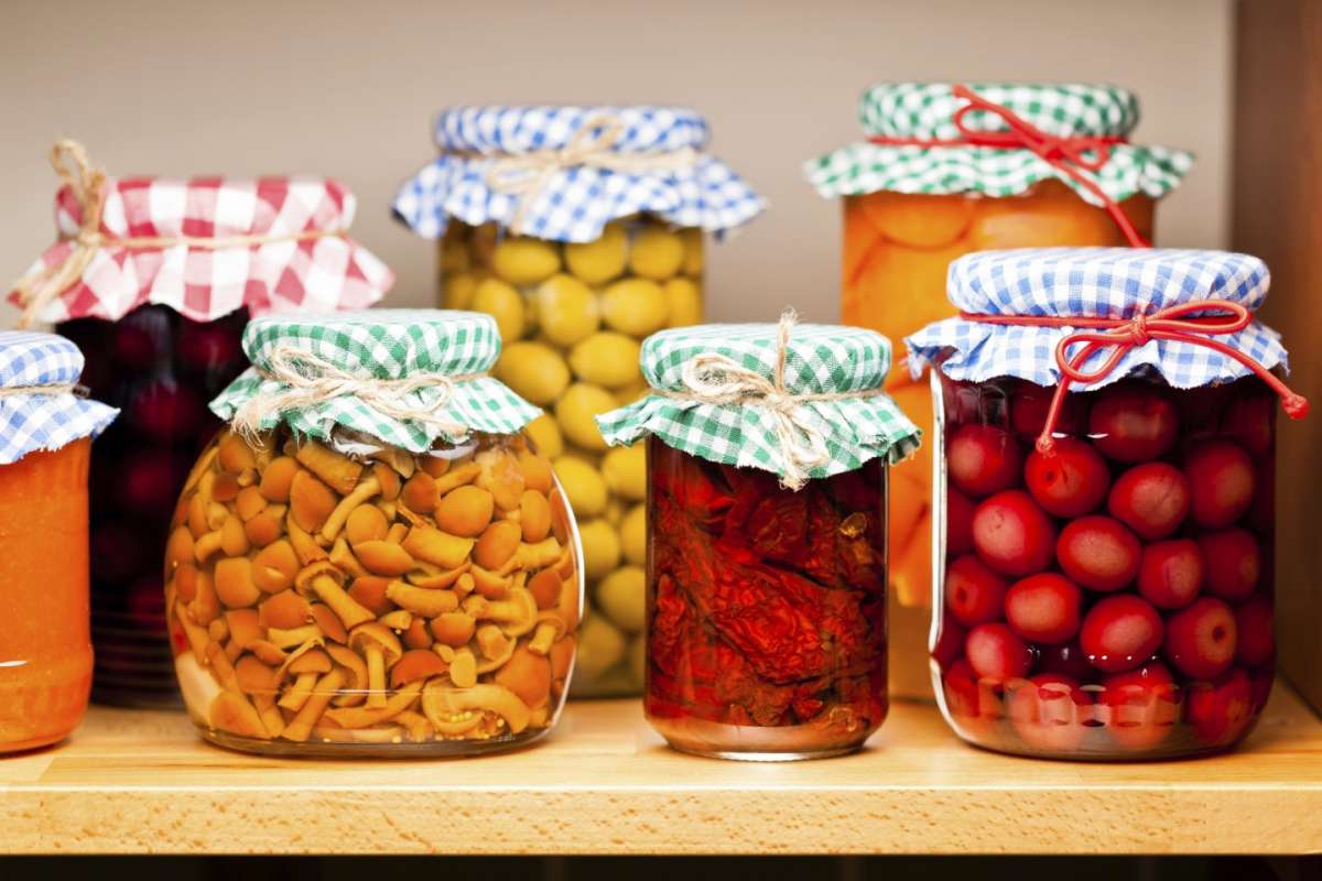 Conserve in vasetti carini
