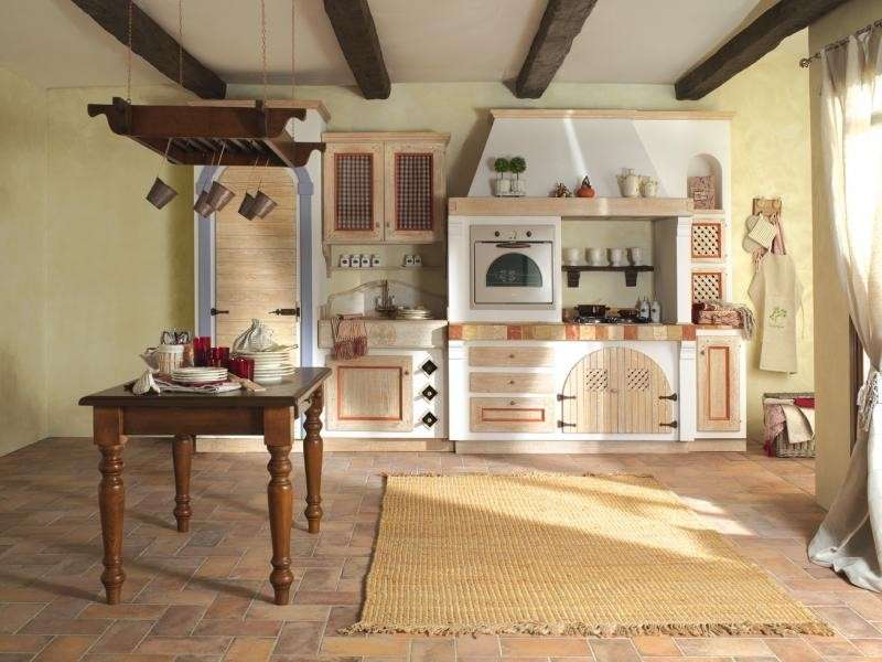 Cucina bianca in stile toscano