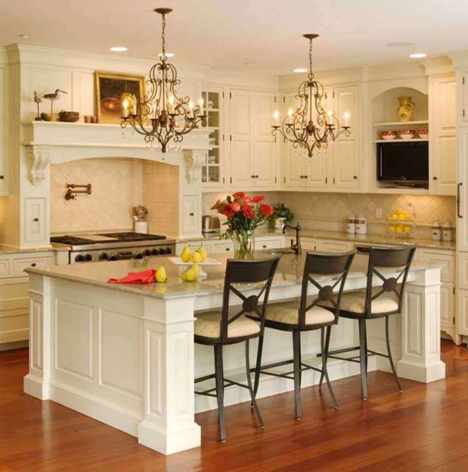 Cucina classica in bianco e beige