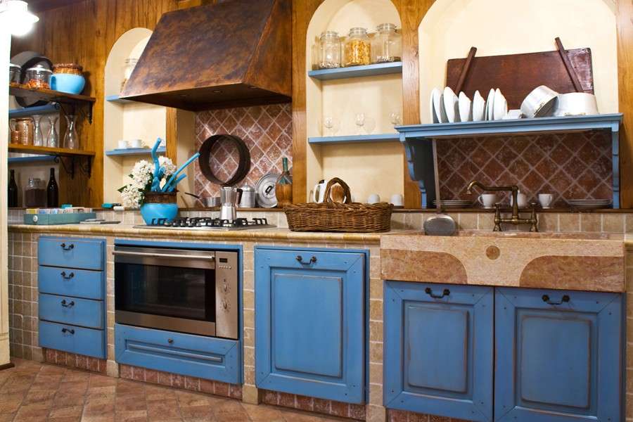 Cucina in muratura colorata