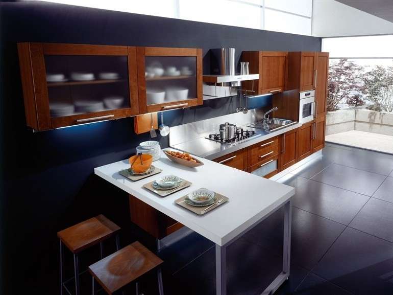 Cucina moderna in legno scuro