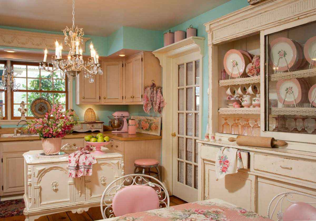 Cucina shabby chic colorata