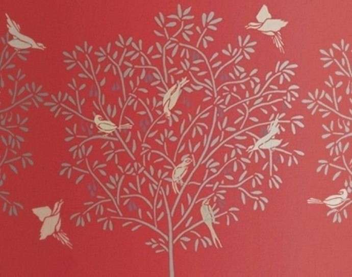Decorazione parete con stencil, rami e uccelli