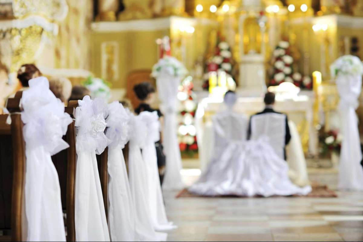 Decorazioni per la chiesa per un matrimonio