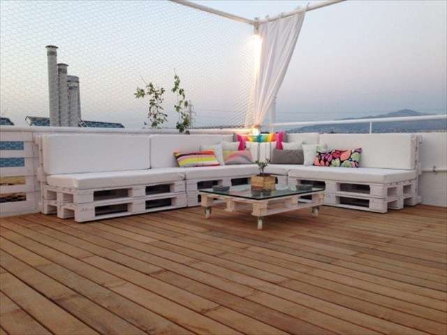 Divano lounge con pallet