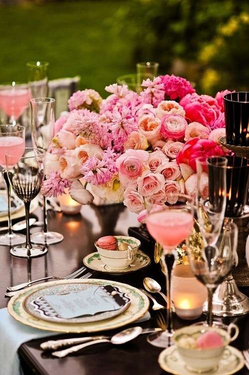 Fiori e candele rosa per San Valentino