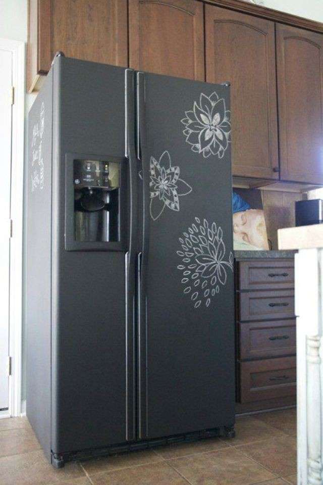 Frigo decorato con fiori