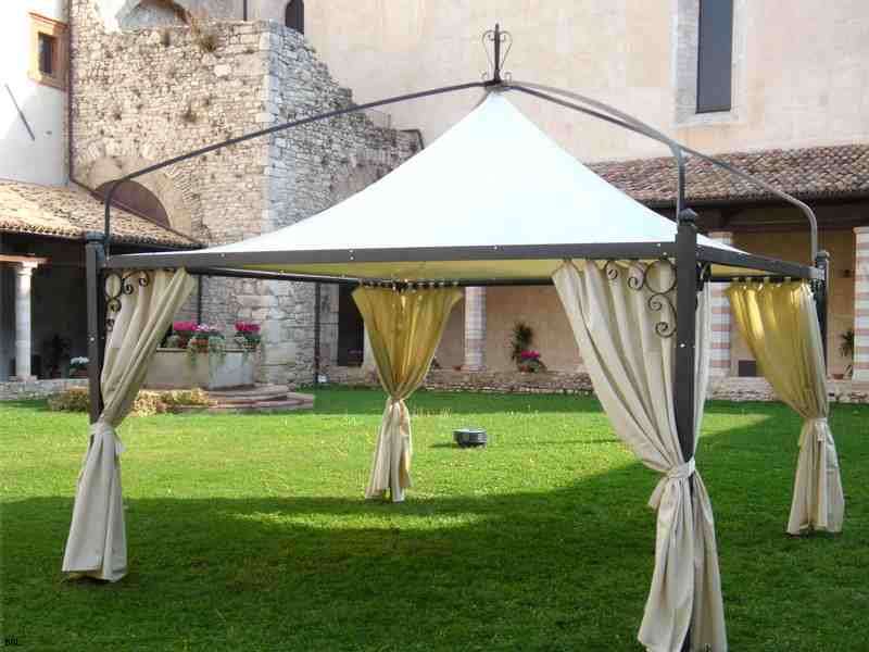 Gazebo co tende color panna