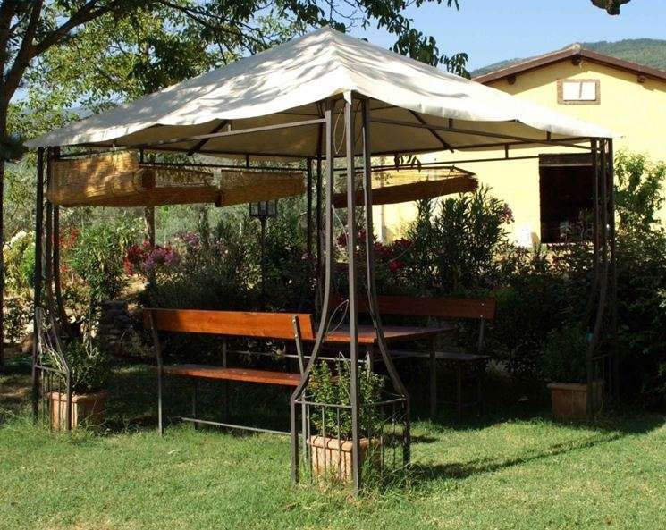 Gazebo in ferro battuto con copertura in tessuto