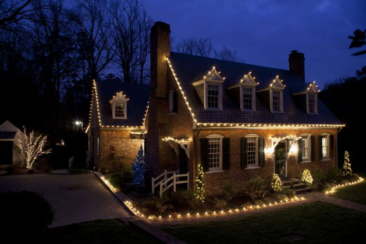 Illuminare casa per Natale