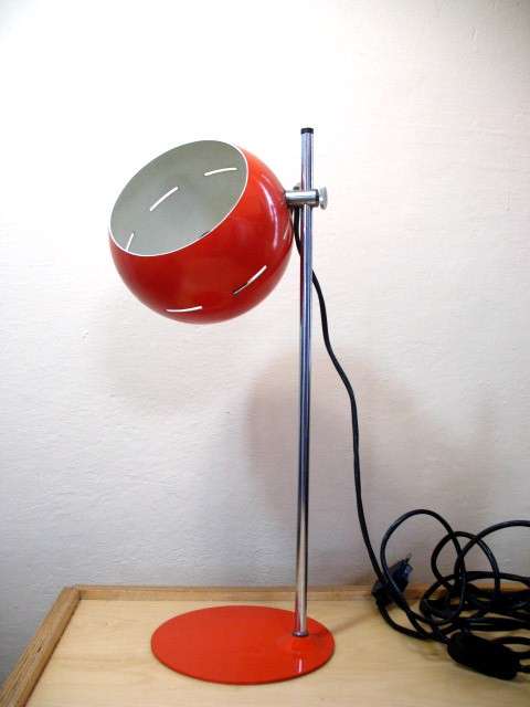 Lampada da comodino rossa