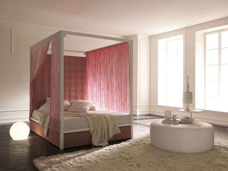 letto-a-baldacchino-con-struttura-moderna