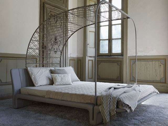 Letto a baldacchino contemporaneo