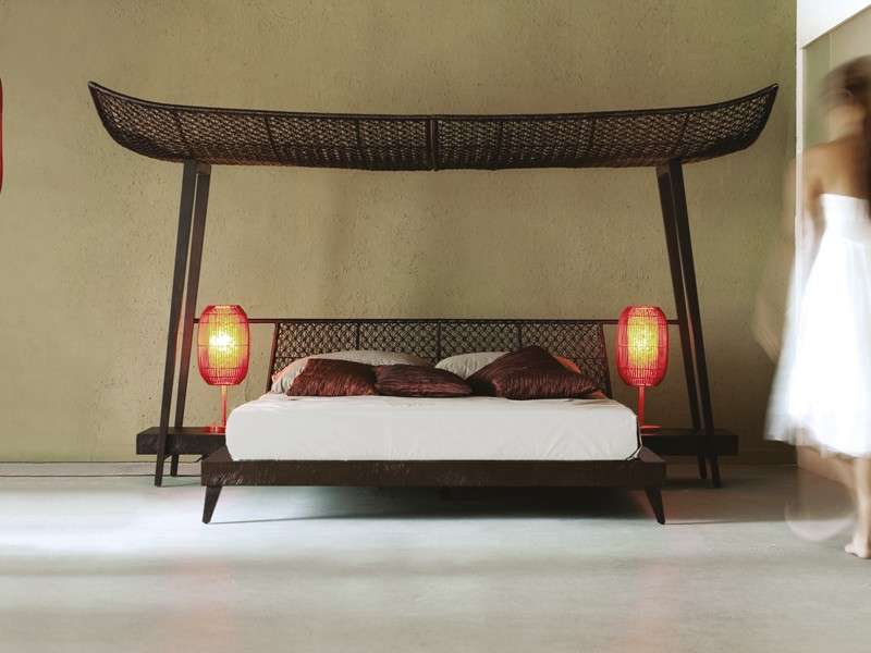 Letto a baldacchino in stile orientale