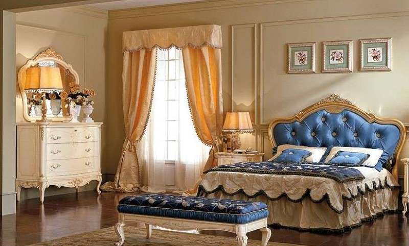 Letto con testata imbottita blu