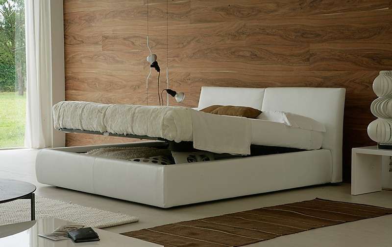 Letto in pelle con contenitore