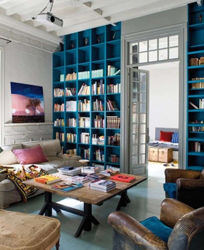 Libreria dipinta azzurro