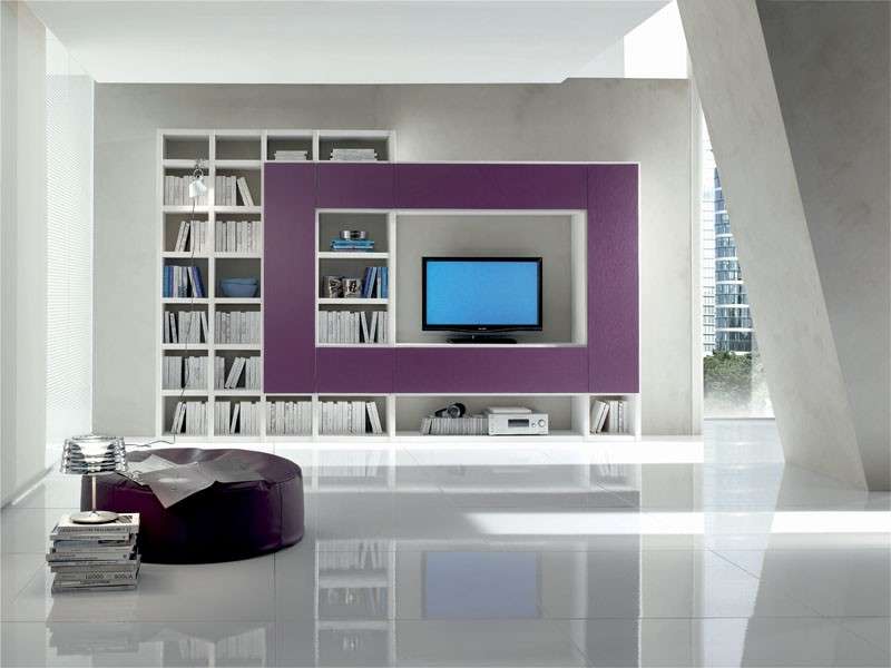 Mobile viola e bianco per il soggiorno