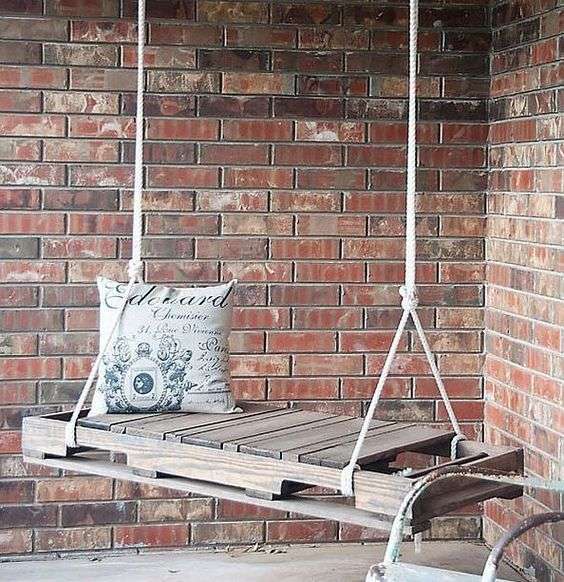 Mobili con pallet e bancali