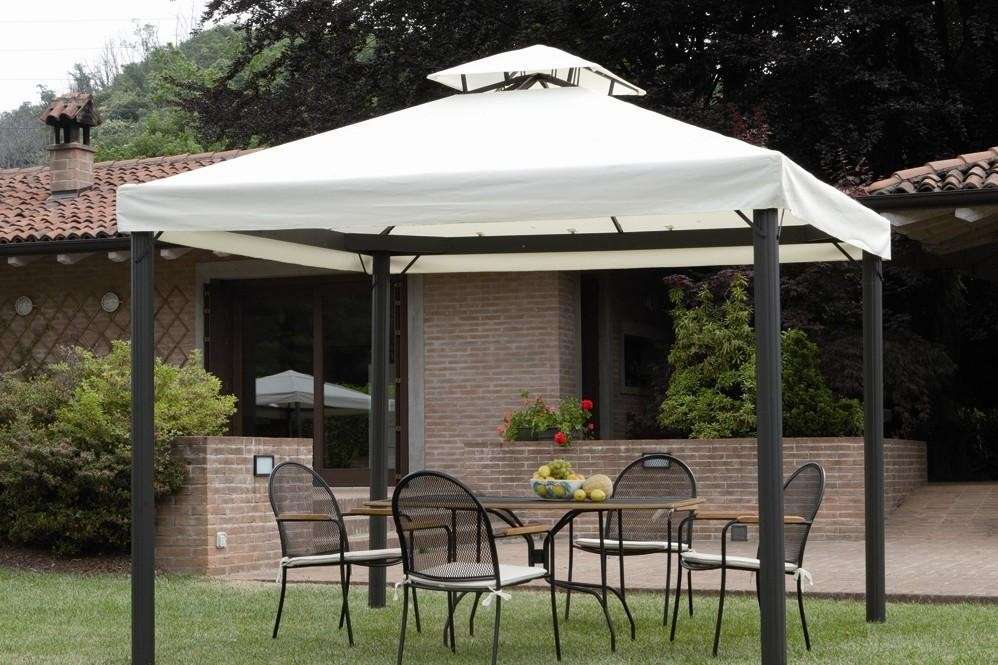 Mobili in ferro batutto come arredamento per gazebo