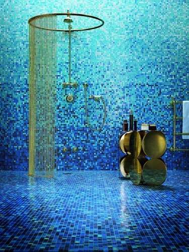Pareti e pavimento a mosaico