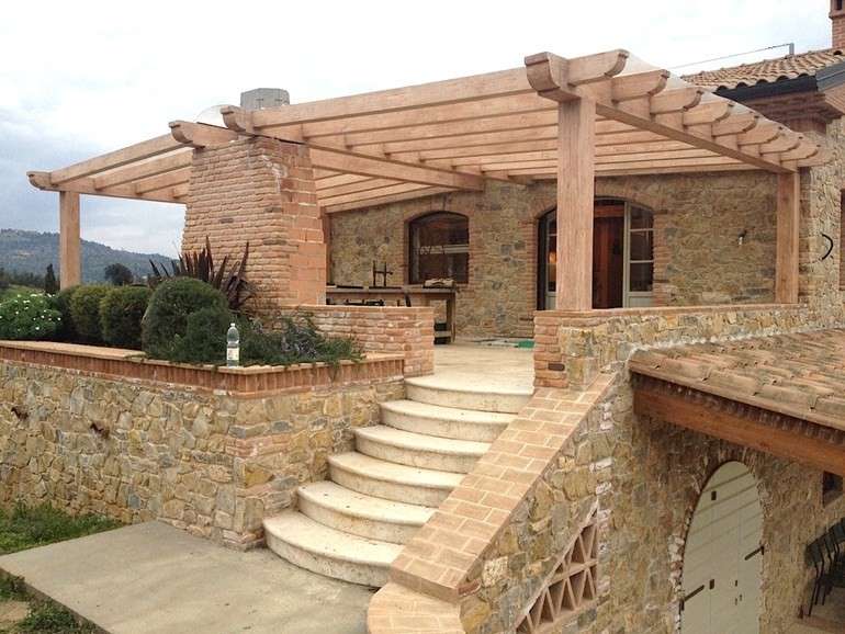 Pergolato addossato in legno